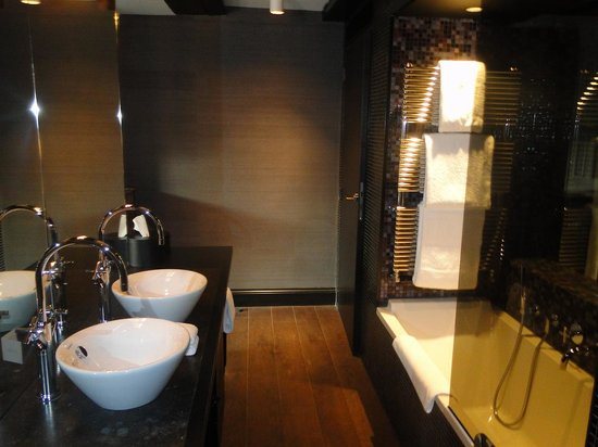 Canal House — Bathroom