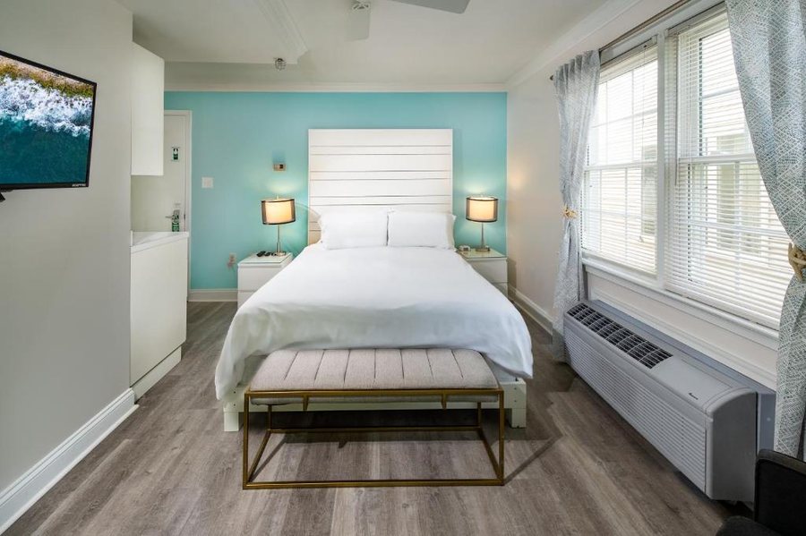 Canalside Inn — Guest room