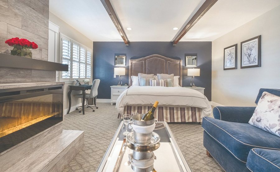 Candle Light Inn — Guest room