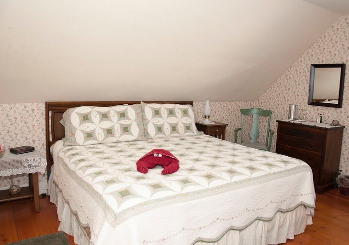 Candlebay Inn — Guest room