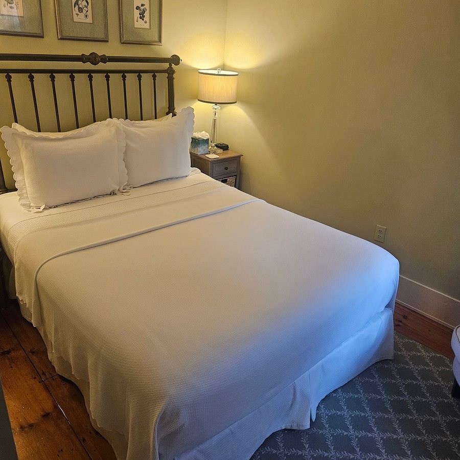 Candleberry Inn on Cape Cod — Guest room