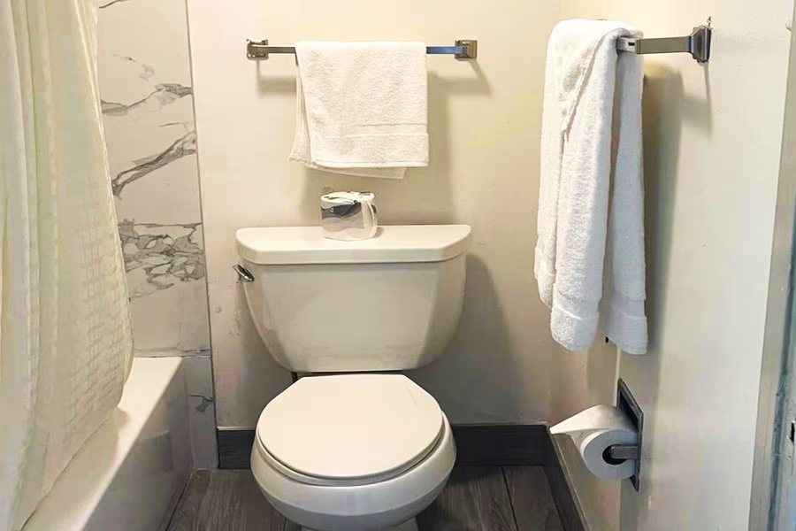 Candlestick RV Park — Bathroom