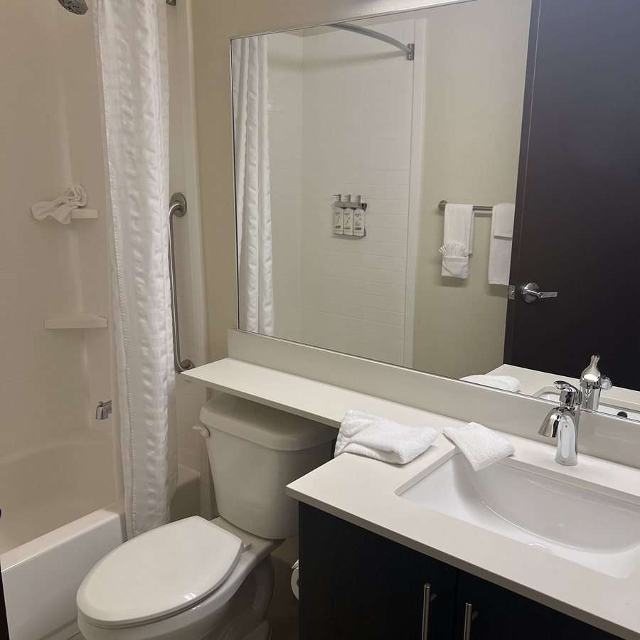 Candlewood Suites Austin Round Rock by IHG — Bathroom