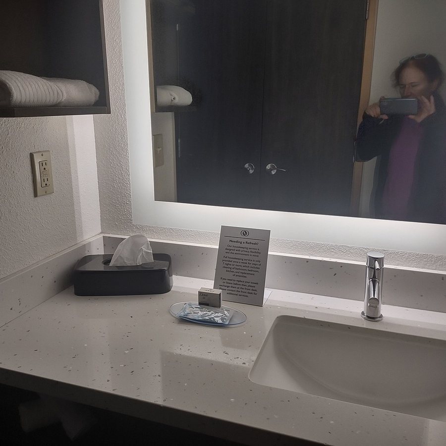 Candlewood Suites Baltimore Inner Harbor by IHG — Bathroom