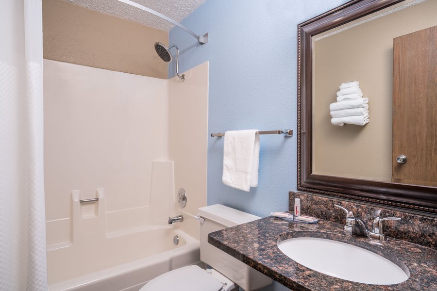 Candlewood Suites Bismarck By IHG — Bathroom