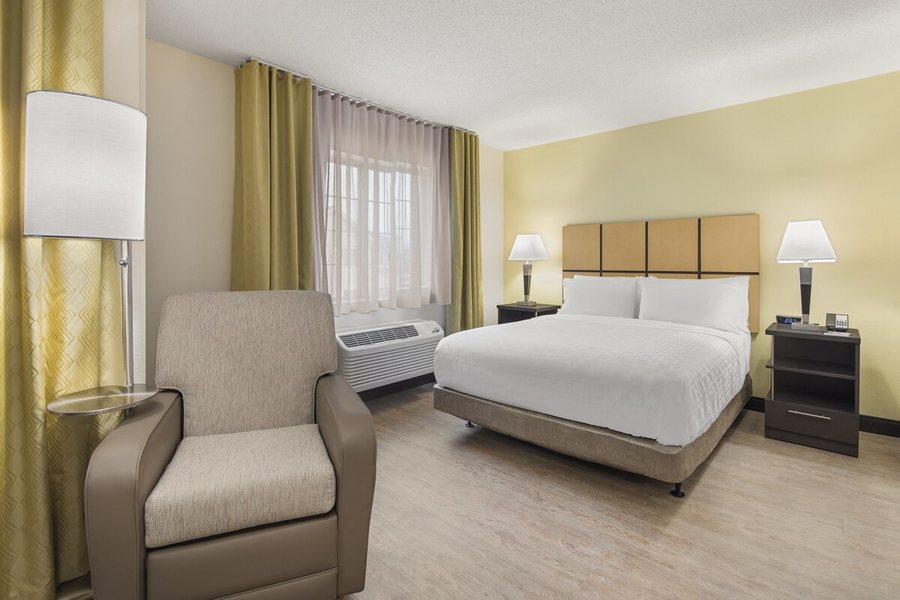 Candlewood Suites Charlotte Arrowood by IHG — Guest room