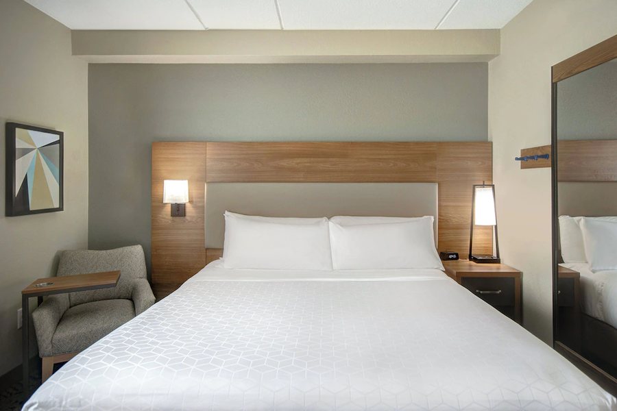 Candlewood Suites Columbia Hwy 63 I 70 by IHG — Guest room