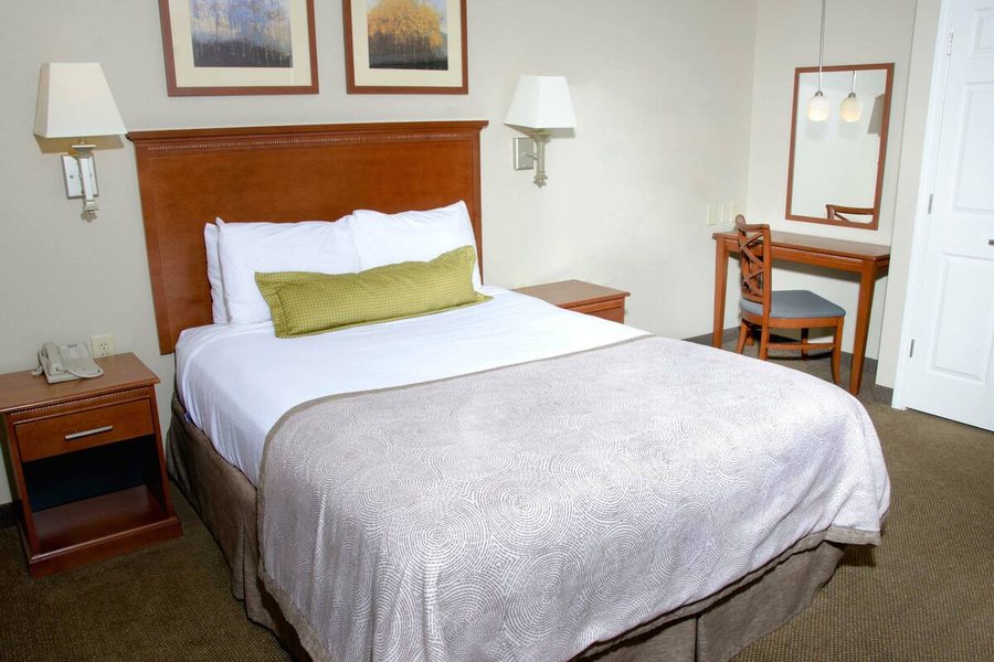 Candlewood Suites Columbus Fort Moore by IHG Columbus Georgia — Guest room
