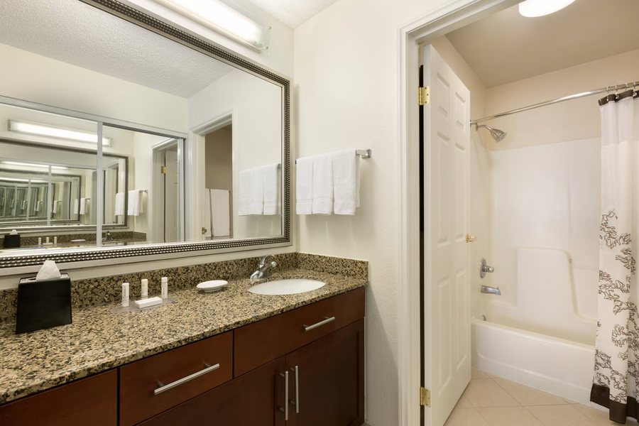 Candlewood Suites Corpus Christi Naval Base Area by IHG — Bathroom
