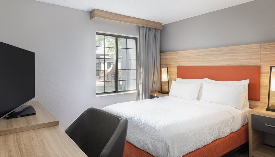 Candlewood Suites Eagan Arpt South — Guest room