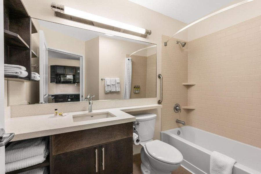 Candlewood Suites Fairbanks By IHG — Bathroom