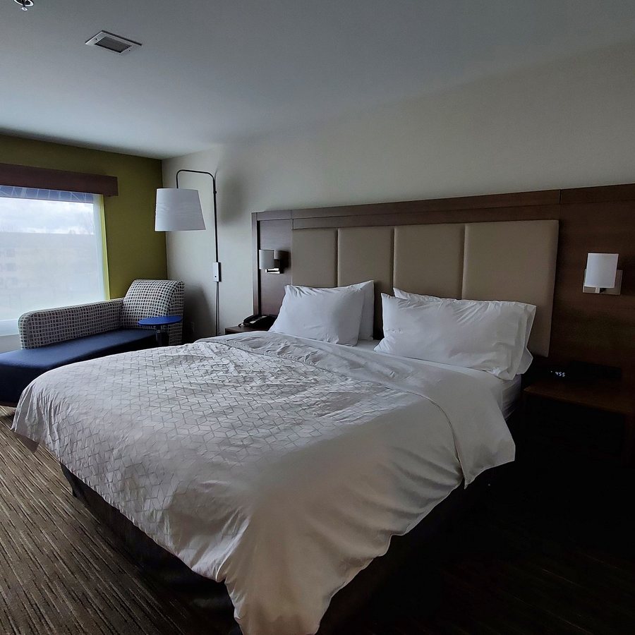Candlewood Suites Grand Rapids Airport by IHG — Guest room