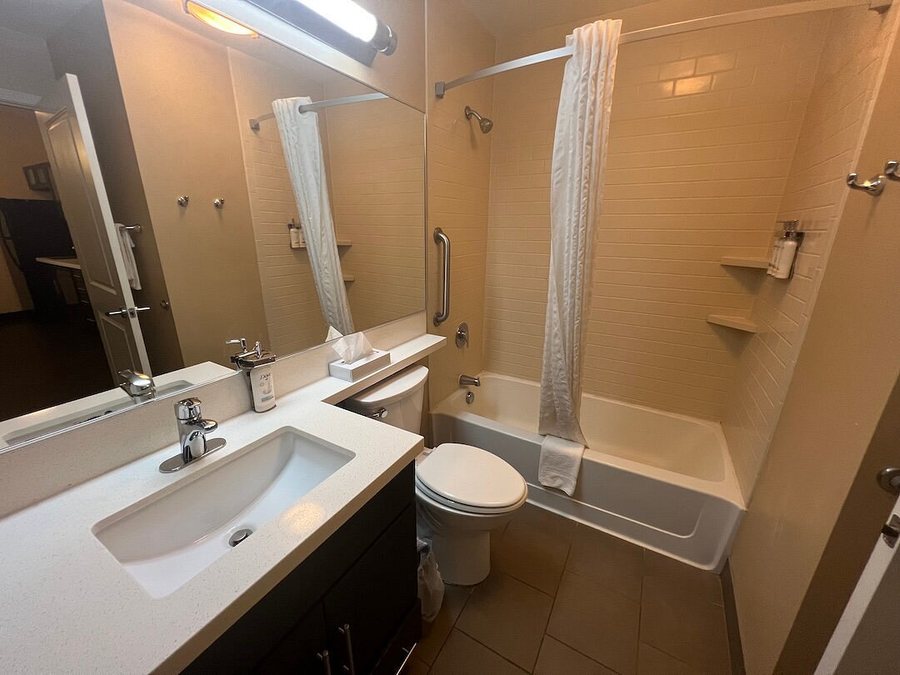 Candlewood Suites Grove City Outlet Center by IHG — Bathroom