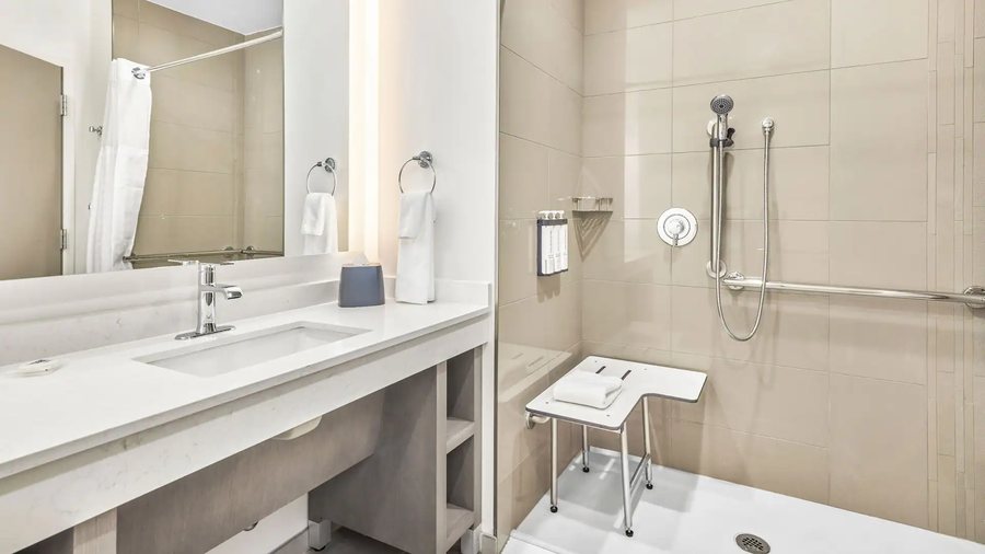 Candlewood Suites Houston Medical Center by IHG — Bathroom