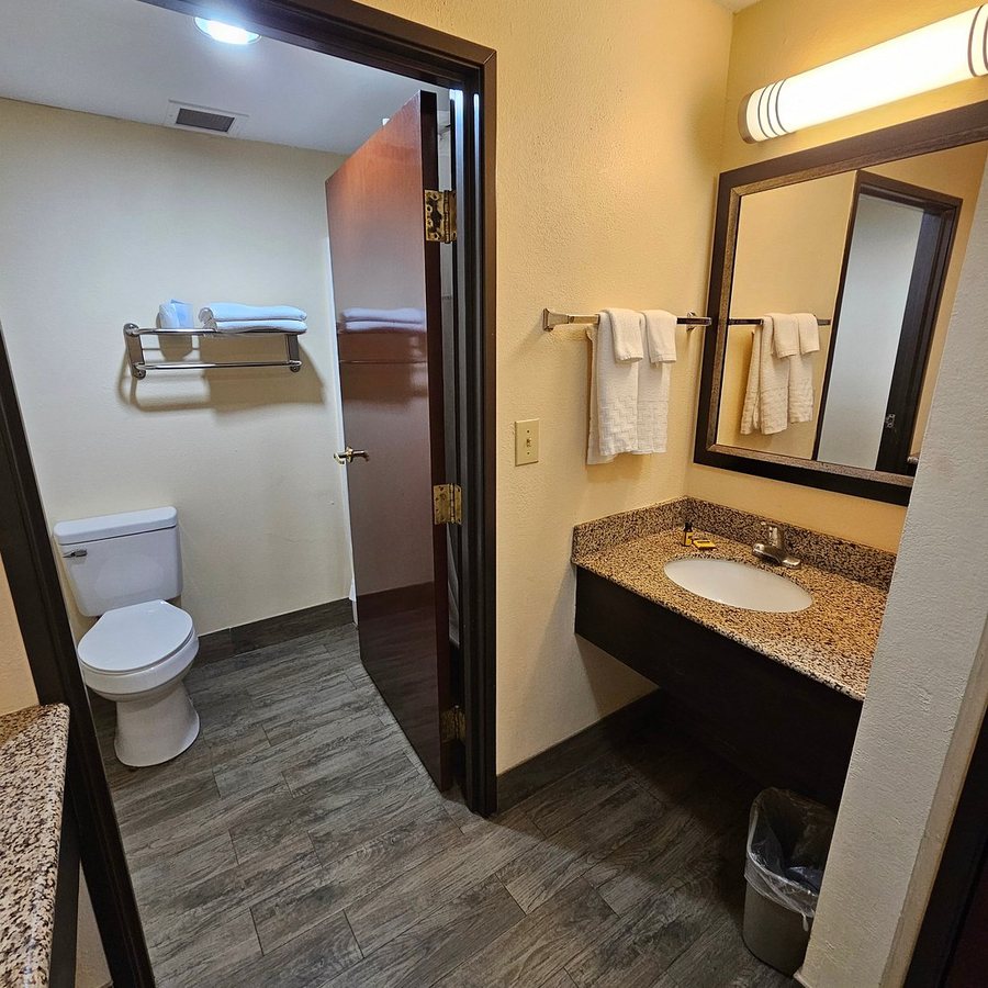 Candlewood Suites Huntersville Lake Norman Area by IHG — Bathroom