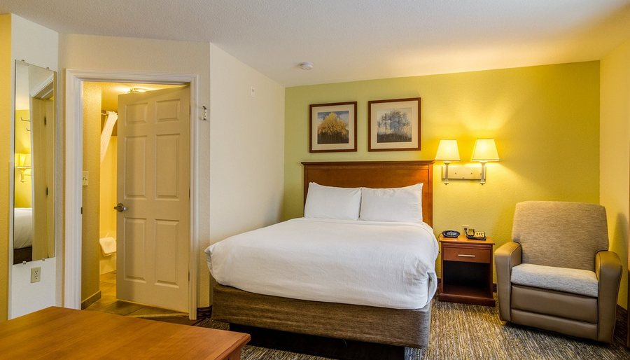 Candlewood Suites Jacksonville East Merril Road by IHG — Guest room