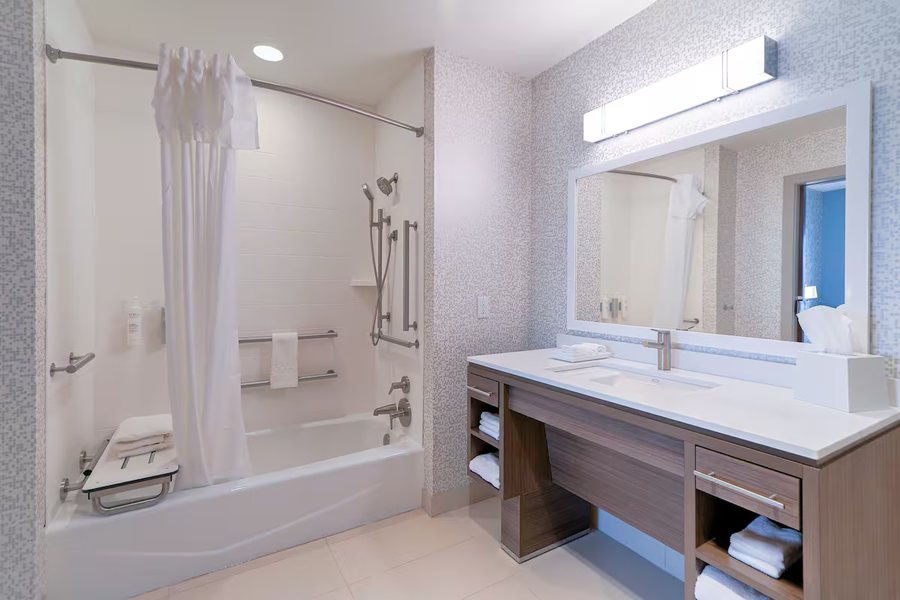 Candlewood Suites Knoxville Airport Alcoa by IHG — Bathroom