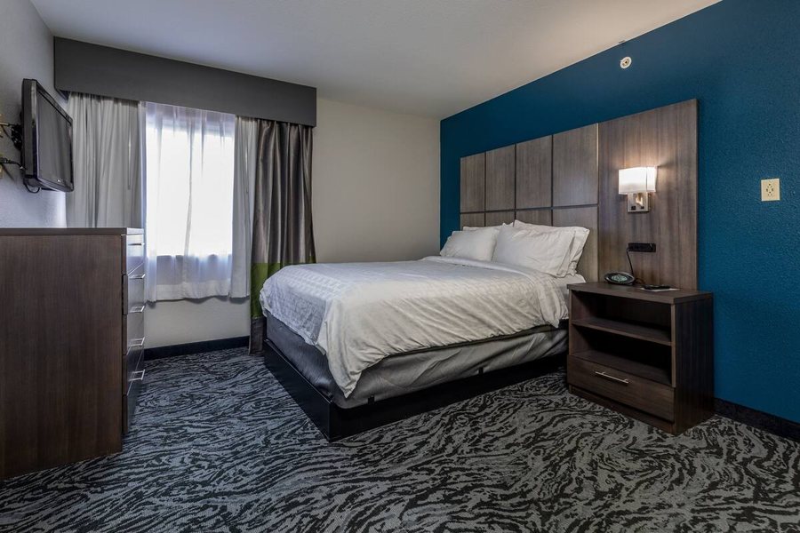 Candlewood Suites Knoxville Airport Alcoa by IHG — Guest room