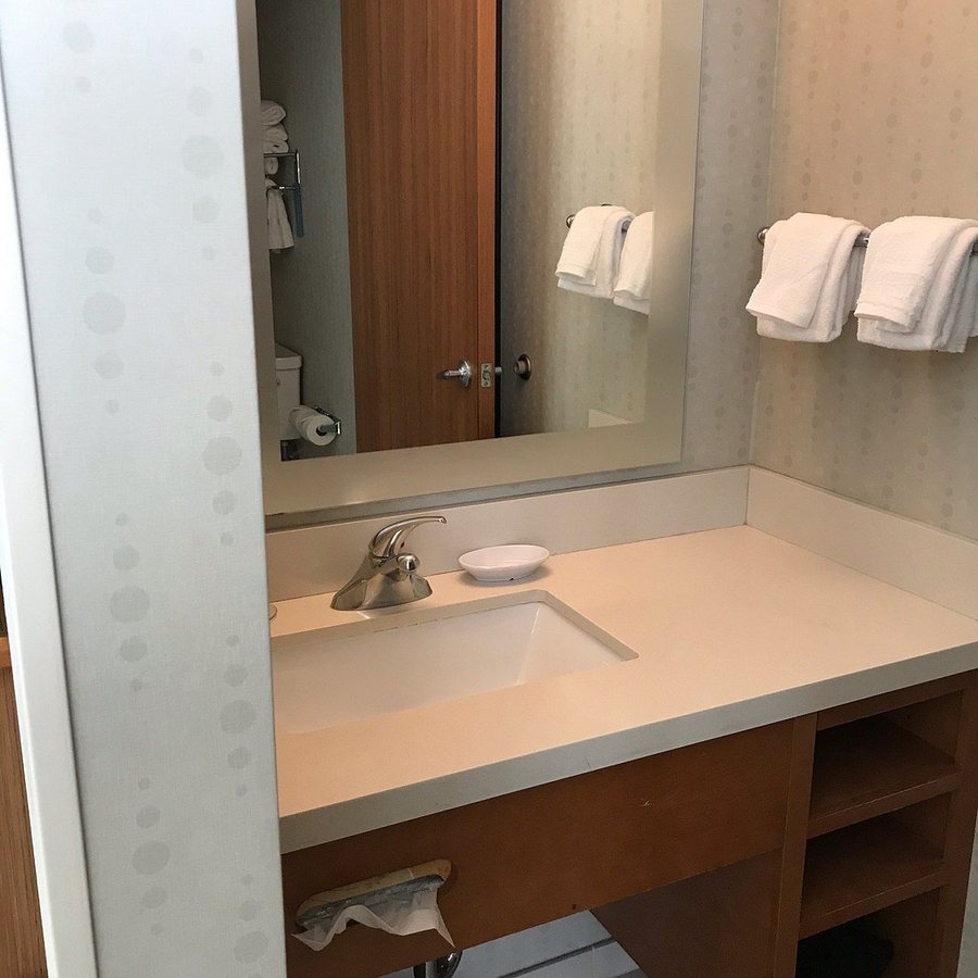 Candlewood Suites Lafayette River Ranch by IHG — Bathroom