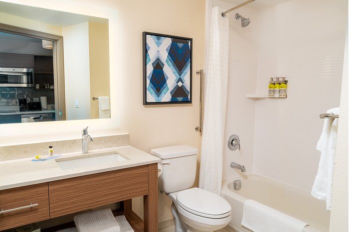 Candlewood Suites Las Vegas E Tropicana by IHG — Bathroom