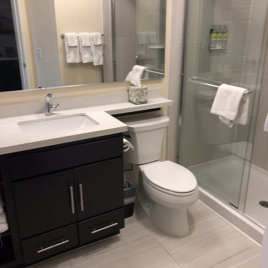 Candlewood Suites Longmont Boulder Area by IHG Longmont Colorado — Bathroom