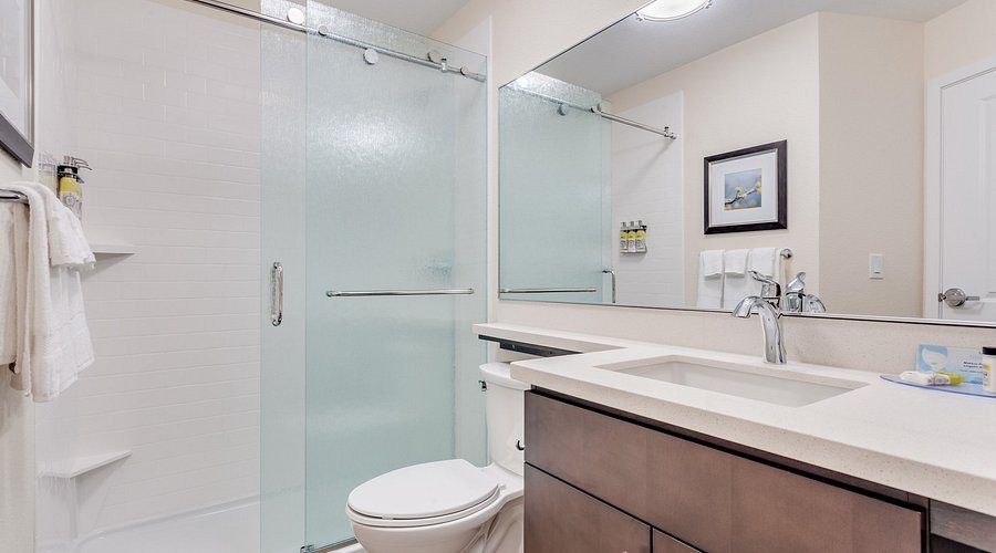Candlewood Suites Milwaukee Airport Oak Creek by IHG — Bathroom