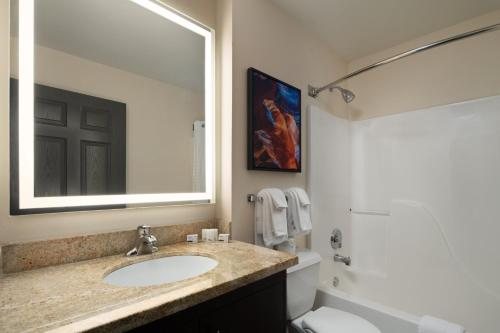 Candlewood Suites Ofallon Il St Louis Area by IHG — Bathroom