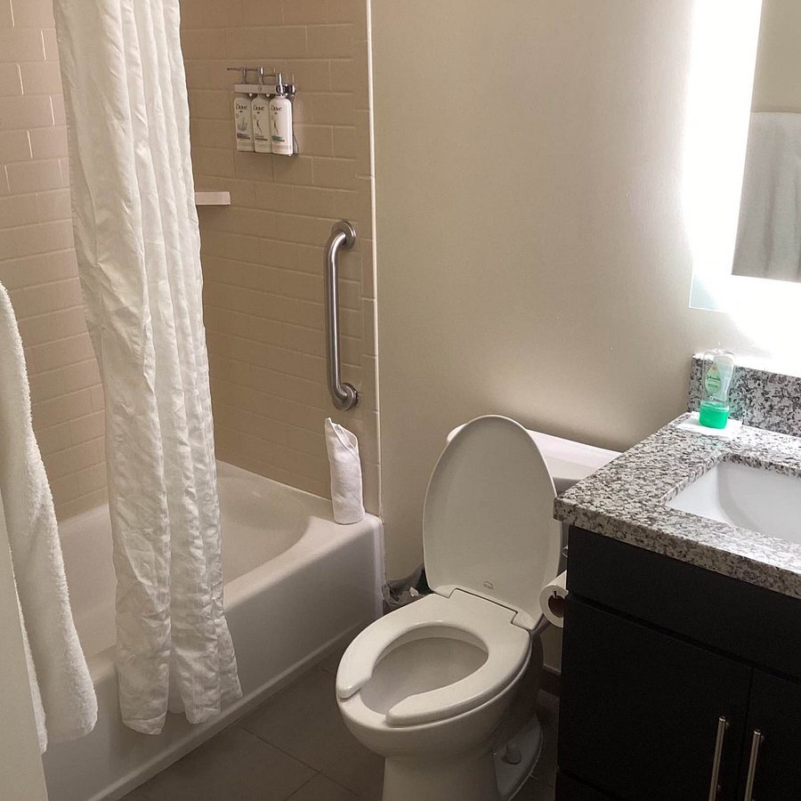 Candlewood Suites Orlando Lake Buena Vista by IHG — Bathroom