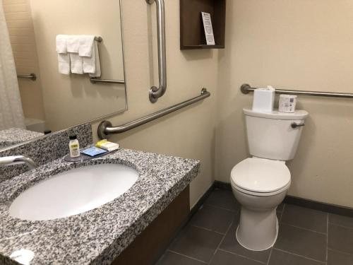 Candlewood Suites Panama City Beach Pier by IHG — Bathroom
