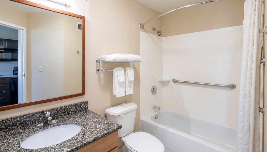 Candlewood Suites Portland Scarborough by IHG — Bathroom