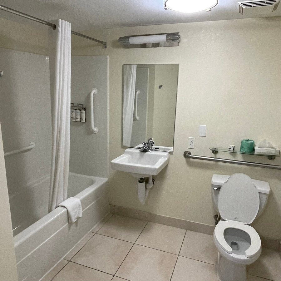 Candlewood Suites Richmond Airport by IHG — Bathroom