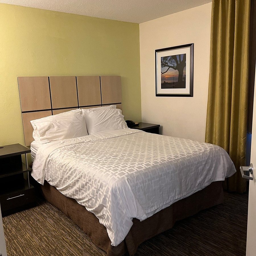 Candlewood Suites Richmond South by IHG — Guest room