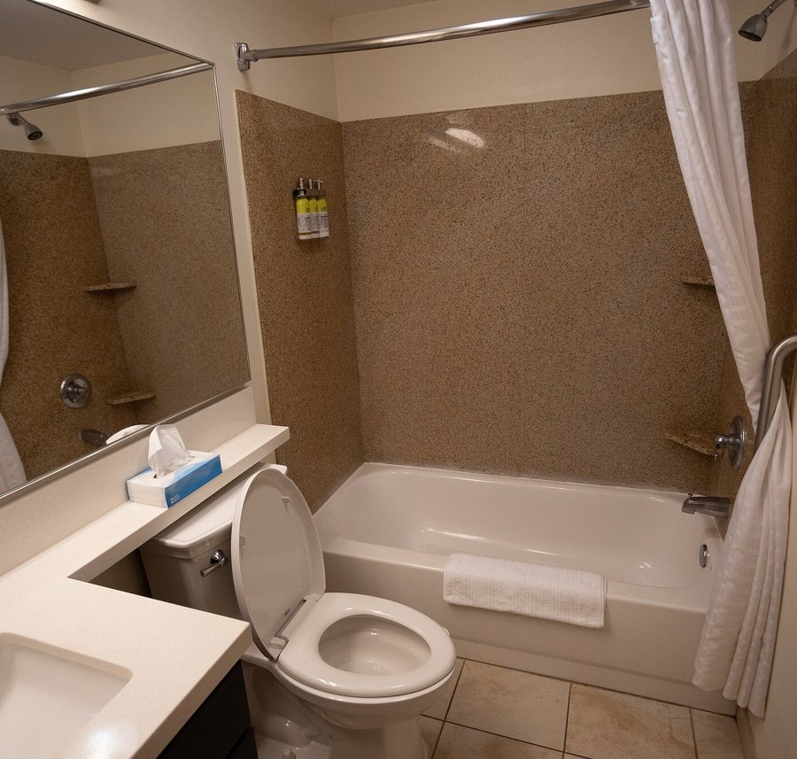 Candlewood Suites Richmond West Broad by IHG — Bathroom