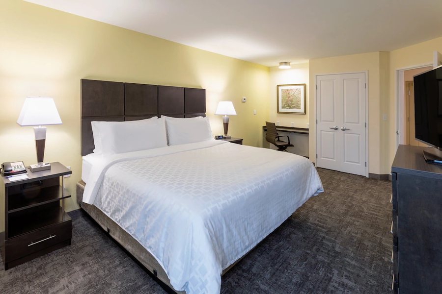 Candlewood Suites Rochester Mayo Clinic Area by IHG — Guest room