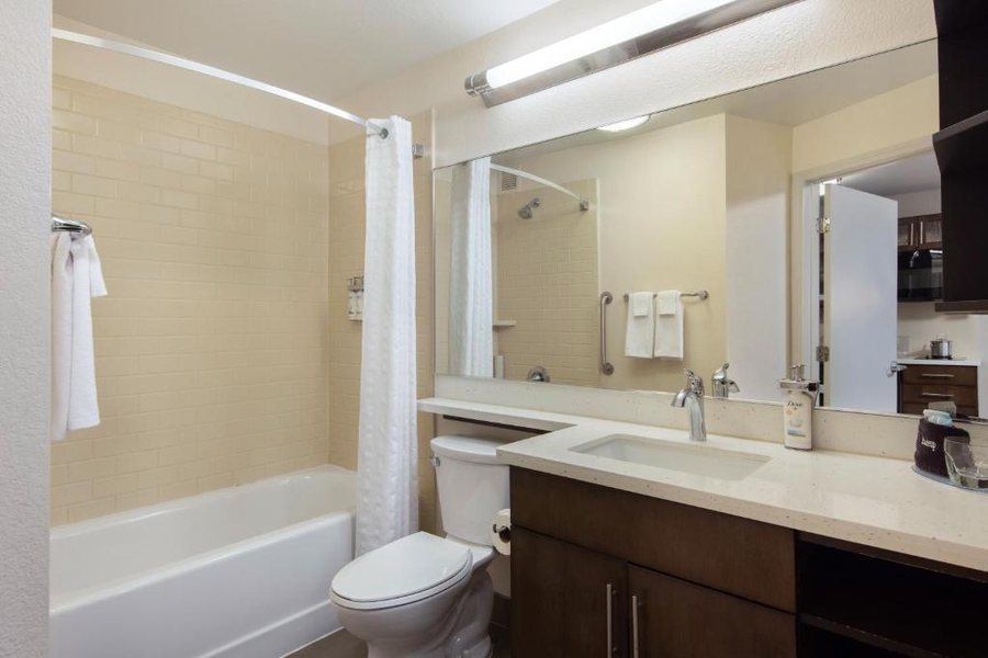 Candlewood Suites Roswell By IHG — Bathroom
