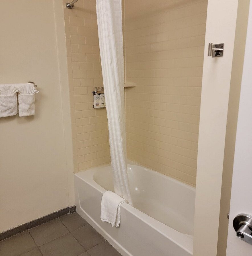 Candlewood Suites Safety Harbor Clearwater NE by IHG — Bathroom