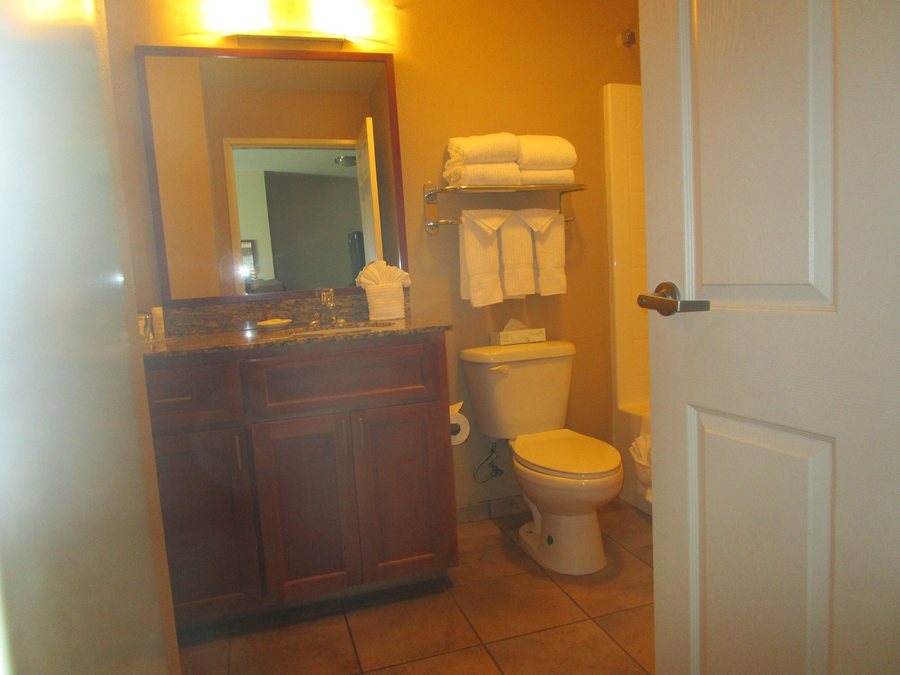 Candlewood Suites Santa Maria By IHG — Bathroom