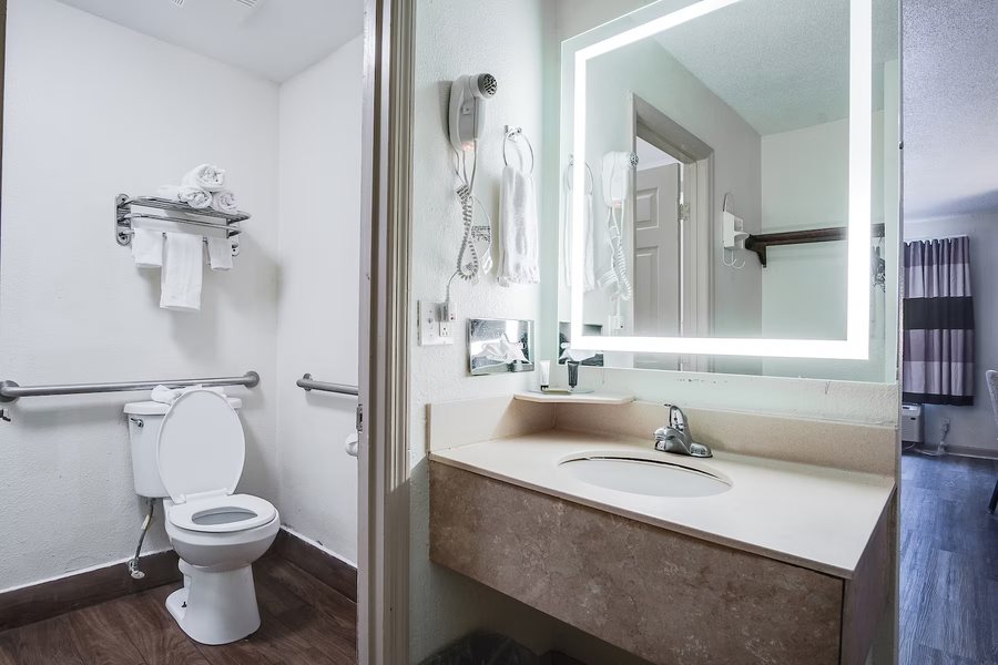 Candlewood Suites Savannah Airport by IHG — Bathroom