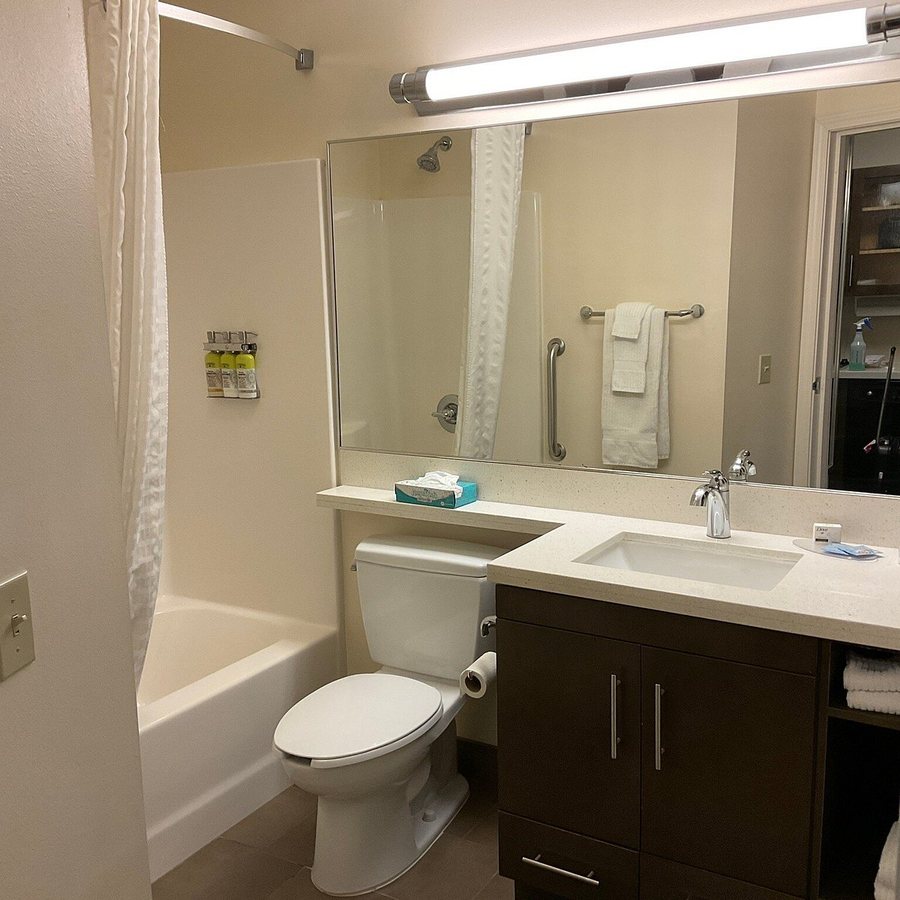 Candlewood Suites Sioux City Southern Hills by IHG — Bathroom