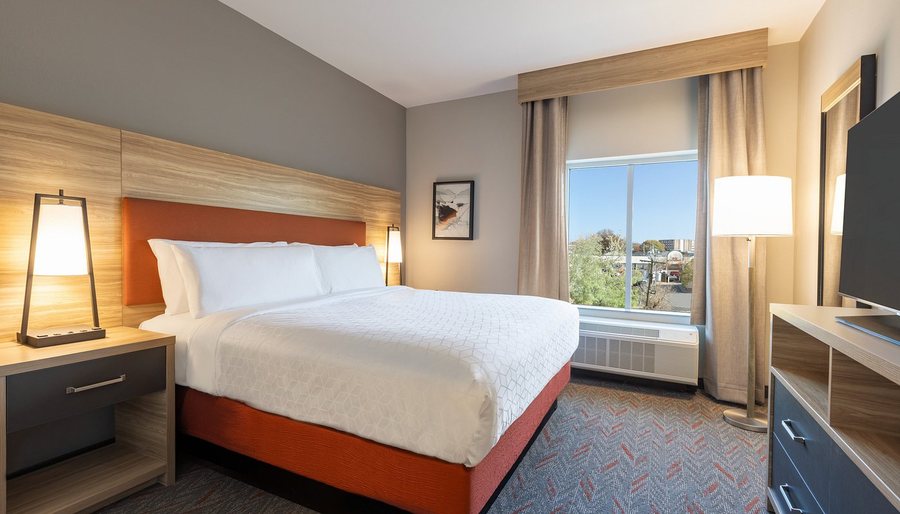 Candlewood Suites Topeka West by IHG — Guest room