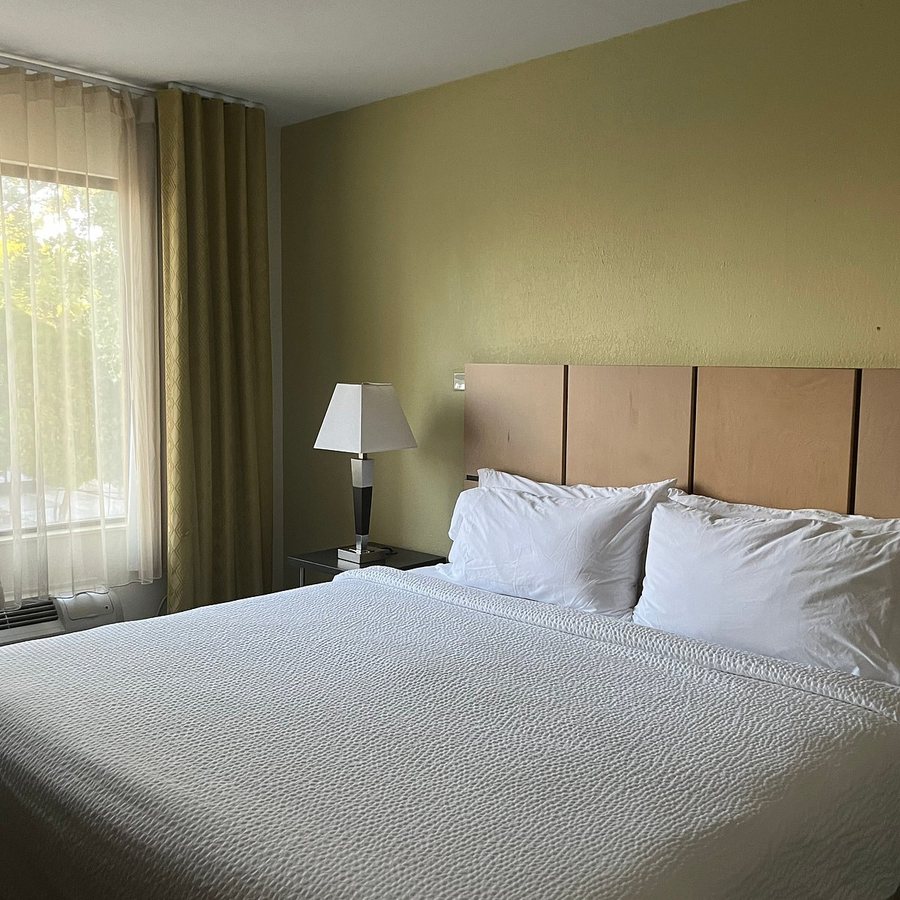 Candlewood Suites Wichita East By IHG — Guest room