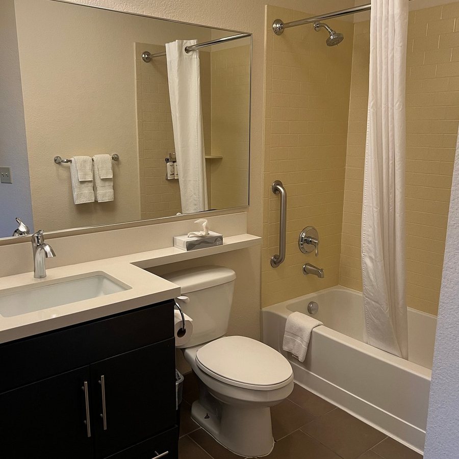 Candlewood Suites Yuma By IHG — Bathroom