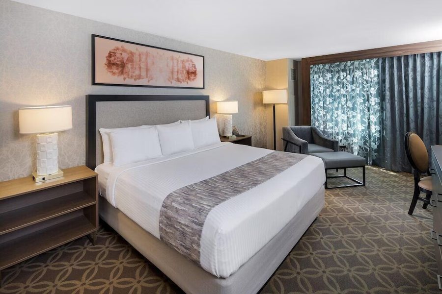 Cannery Casino Hotel — Guest room