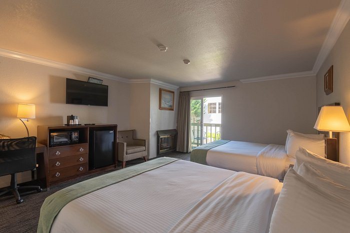 Cannery Row Inn — Guest room