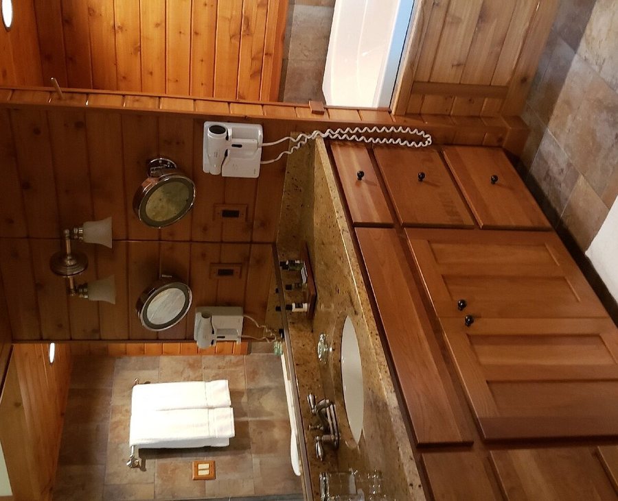 Canoe Bay — Bathroom