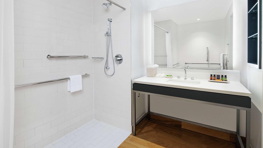 Canopy by Hilton Atlanta Midtown — Bathroom