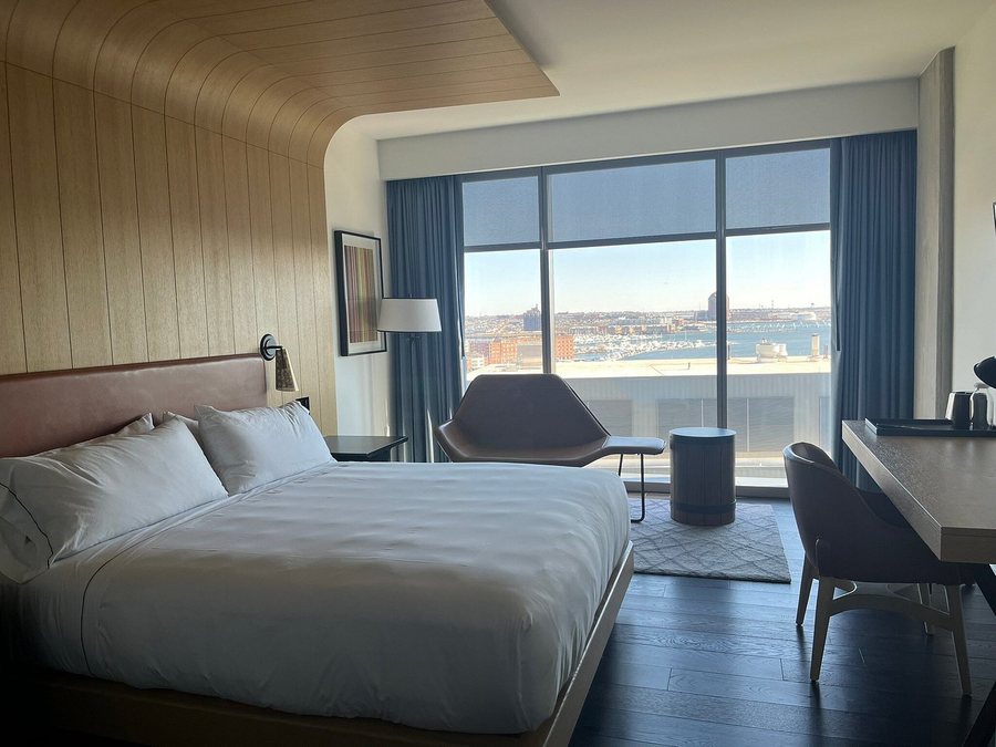 Canopy by Hilton Baltimore Harbor Point — Guest room
