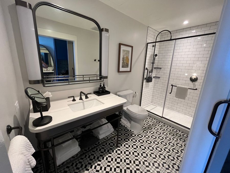 Canopy by Hilton Boston Downtown — Bathroom