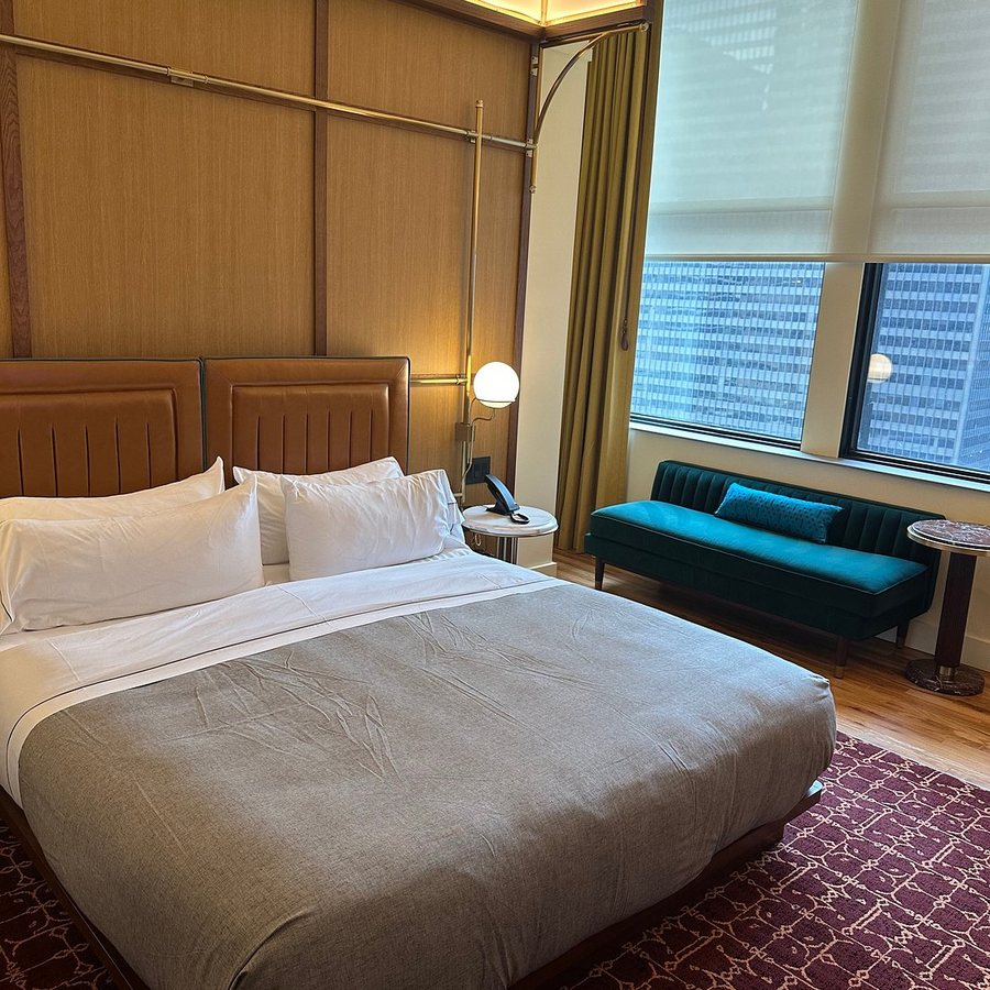 Canopy by Hilton Chicago Central Loop — Guest room