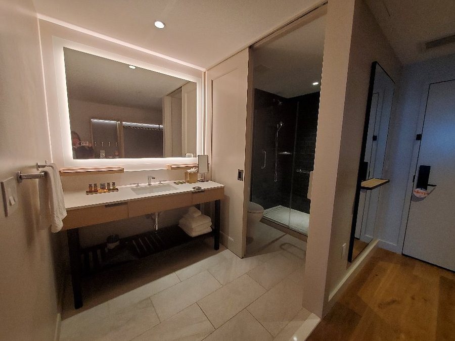 Canopy by Hilton Scottsdale Old Town — Bathroom